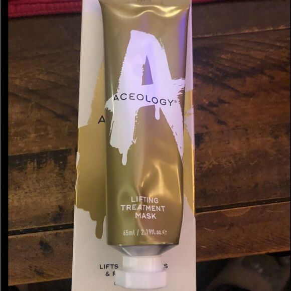 ACEOLOGY Lifting Treatment Mask. Lifts, illuminates and rejuvenates your skin. - Picture 4 of 9
